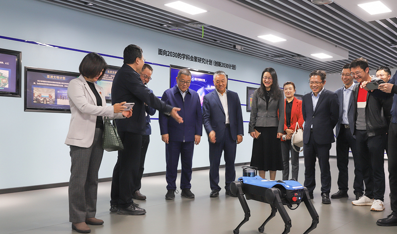 中央廣播電視總臺黨組成員、副臺長胡勁軍到浙江大學(xué)調(diào)研