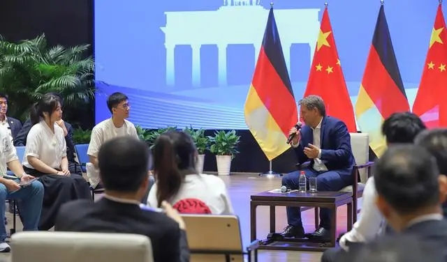 德國副總理率代表團訪問浙江大學