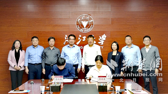 我院與湖北汽車工業(yè)學院簽署合作框架協(xié)議